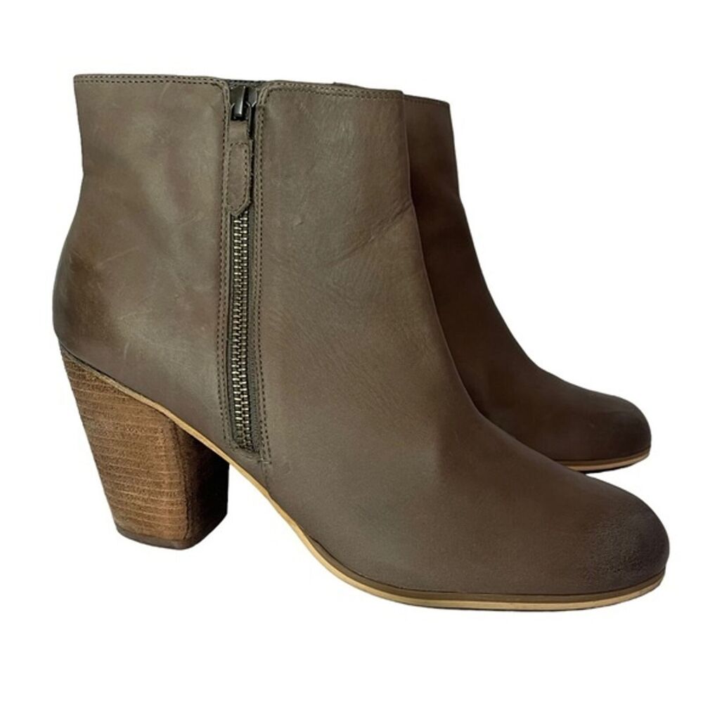 BP Almond Toe Tan Chunky Heel Ankle Booties Size 11